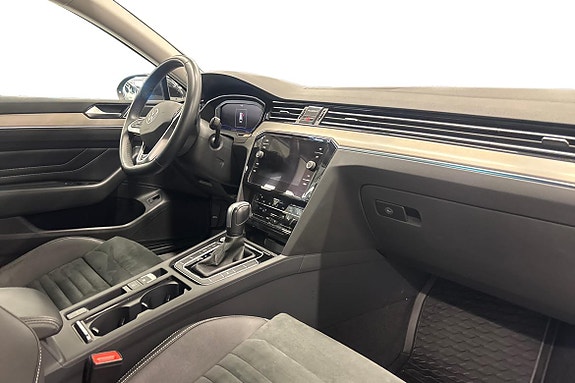 Volkswagen Passat 10 of 24