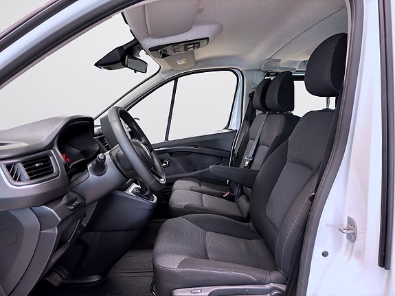 Renault Trafic 11 of 13