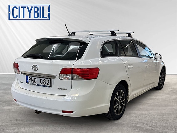 Toyota Avensis 4 of 5