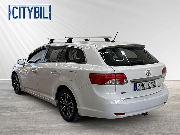 Toyota Avensis 3 of 5