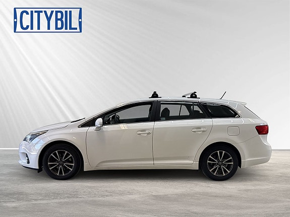 Toyota Avensis 2 of 5