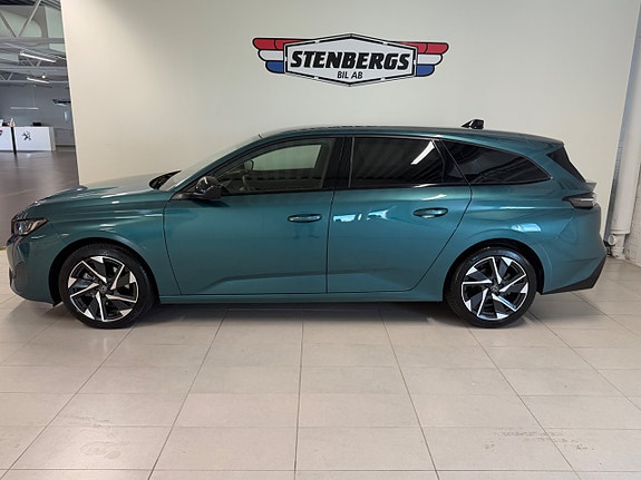 Peugeot 308 SW 2 of 5
