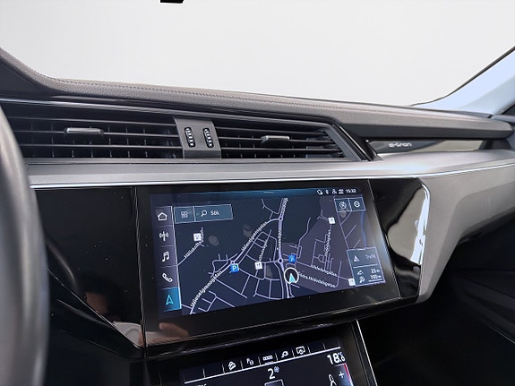 Audi Q8 16 of 21