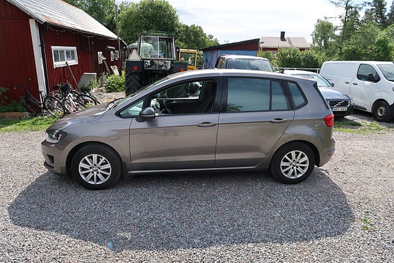 Volkswagen Golf Sportsvan 2 of 5