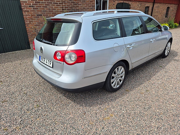 Volkswagen Passat 2 of 5