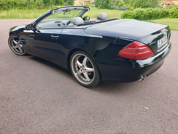 Mercedes-Benz SL500 2 of 5