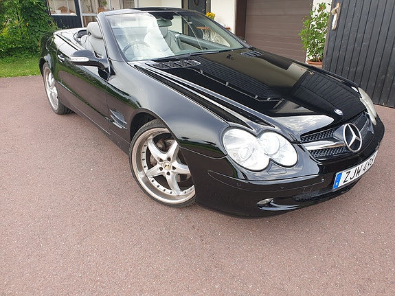 Mercedes-Benz SL500 4 of 5