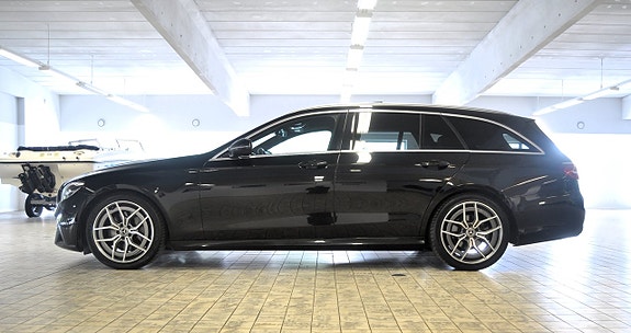 Mercedes-Benz E220 3 of 5