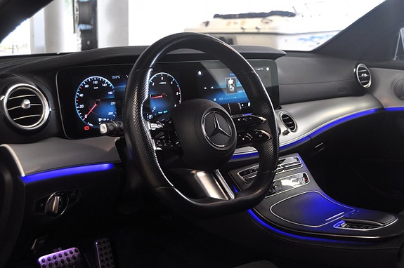 Mercedes-Benz E220 4 of 5