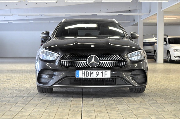 Mercedes-Benz E220 2 of 5