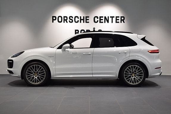 Porsche Cayenne 2 of 5