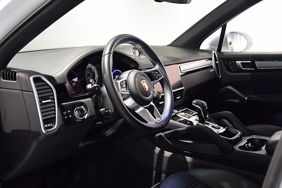 Porsche Cayenne 5 of 5