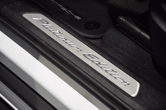 Porsche Cayenne 12 of 17