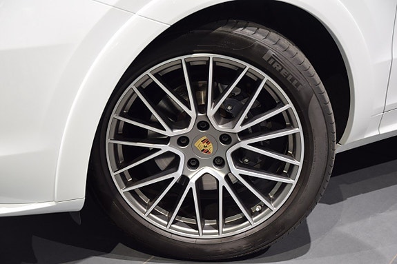 Porsche Cayenne 17 of 17