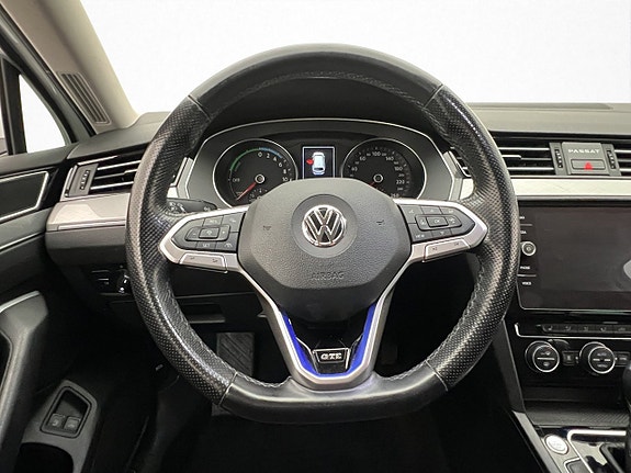 Volkswagen Passat 14 of 30