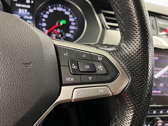 Volkswagen Passat 19 of 30