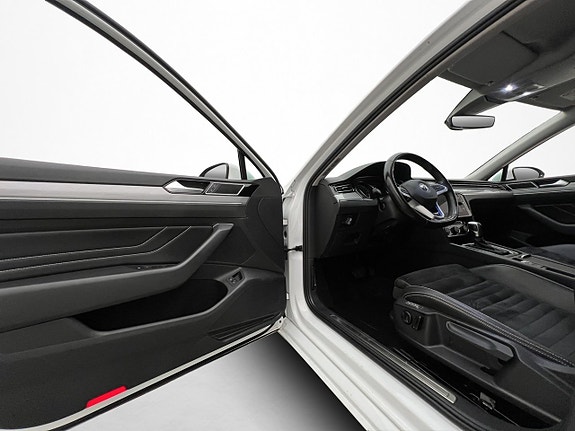 Volkswagen Passat 11 of 30