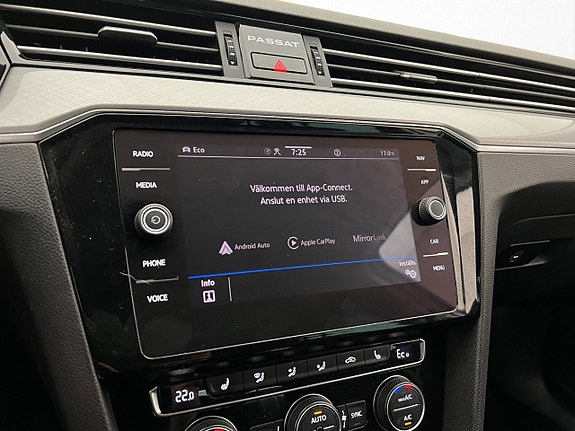 Volkswagen Passat 23 of 30
