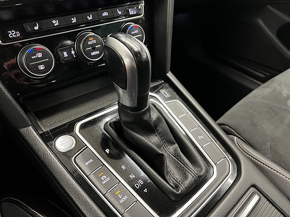 Volkswagen Passat 28 of 30