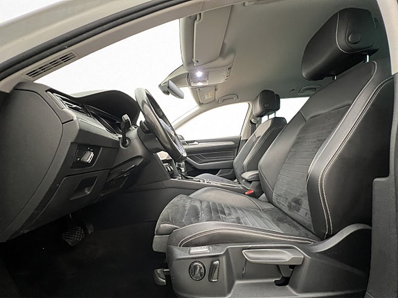 Volkswagen Passat 12 of 30