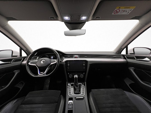Volkswagen Passat 13 of 30