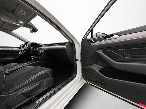 Volkswagen Passat 30 of 30
