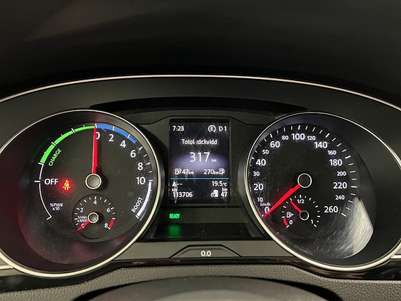 Volkswagen Passat 18 of 30