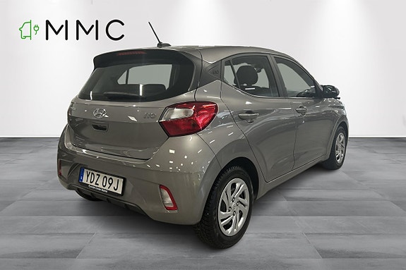 Hyundai i10 2 of 5