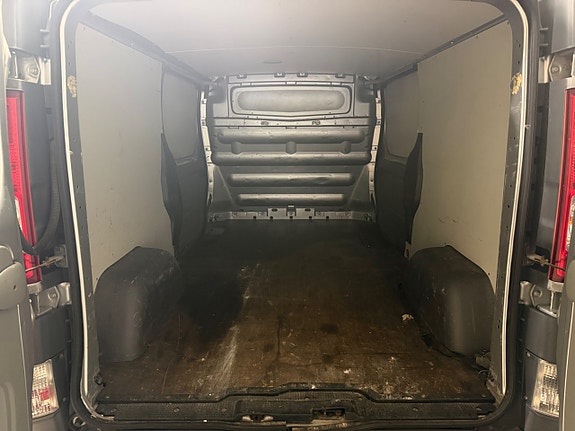 Renault Trafic 8 of 9