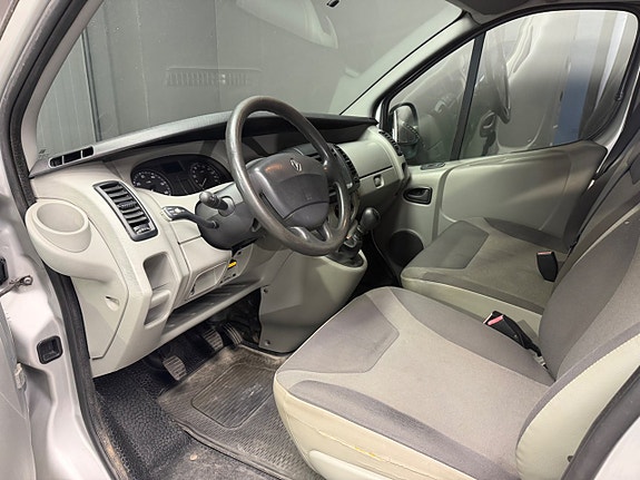 Renault Trafic 9 of 9
