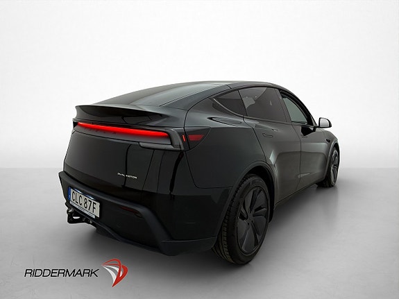 Tesla Model Y 8 of 30