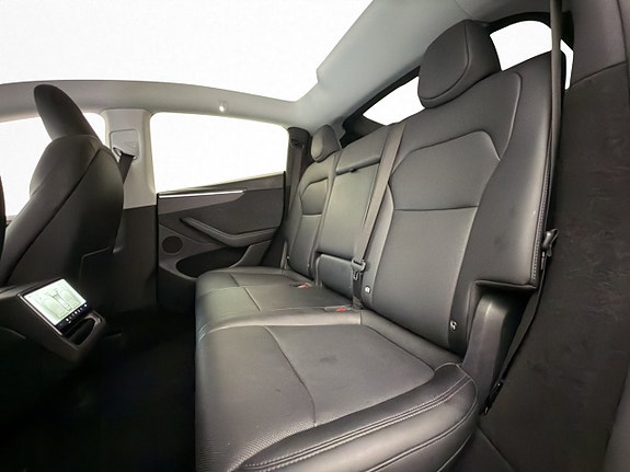 Tesla Model Y 13 of 30
