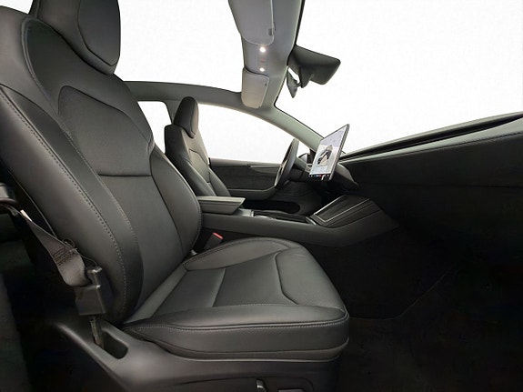 Tesla Model Y 12 of 30