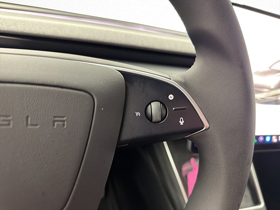 Tesla Model Y 19 of 30