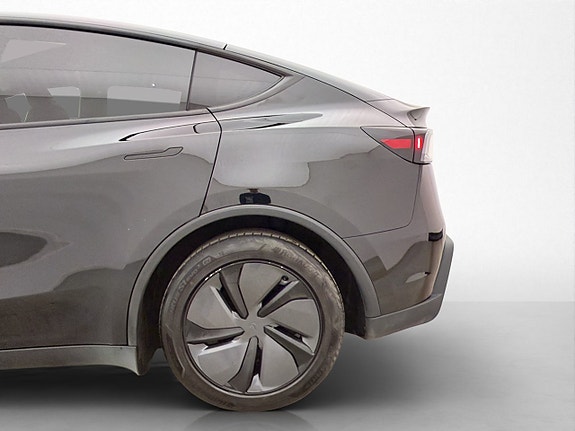 Tesla Model Y 30 of 30