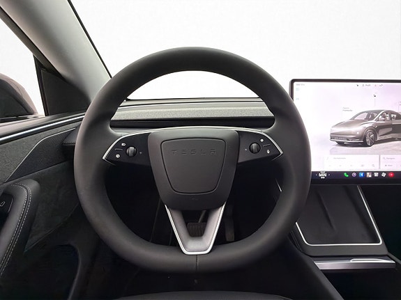 Tesla Model Y 15 of 30