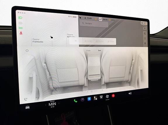 Tesla Model Y 23 of 30