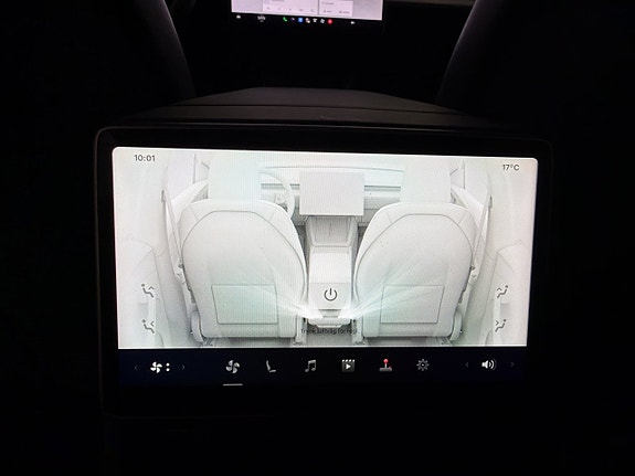 Tesla Model Y 16 of 30