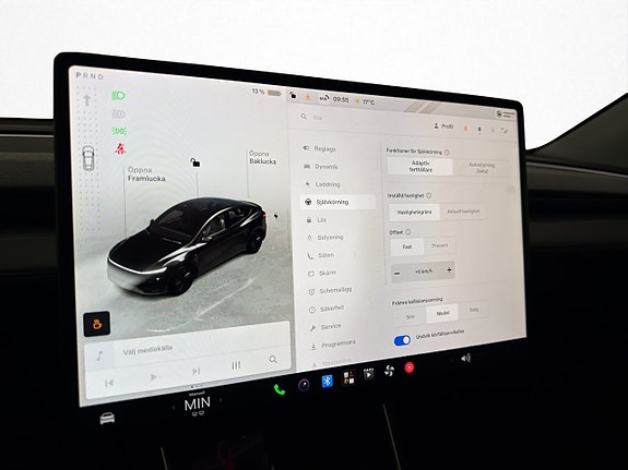 Tesla Model Y 24 of 30