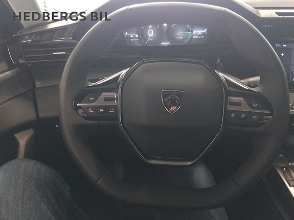 Peugeot 308 SW 11 of 17
