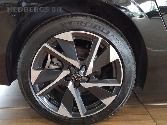 Peugeot 308 SW 12 of 17