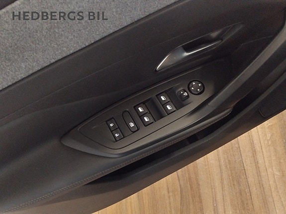 Peugeot 308 SW 15 of 17