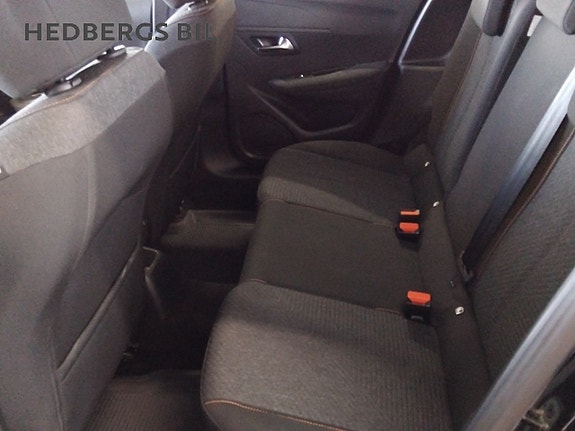Peugeot 208 8 of 17