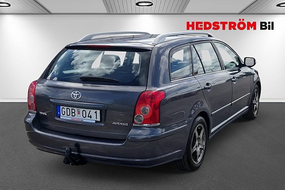 Toyota Avensis 3 of 5