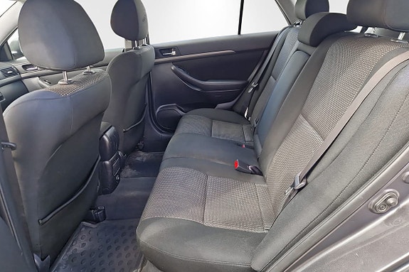 Toyota Avensis 5 of 5