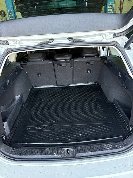 Volkswagen Passat CC 4 of 5