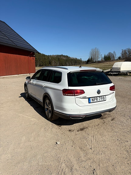 Volkswagen Passat CC 3 of 5