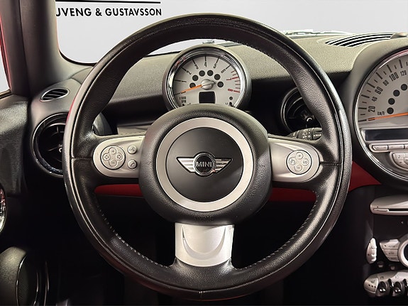 MINI Cooper 13 of 18