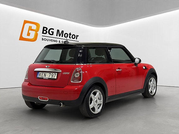 MINI Cooper 4 of 5