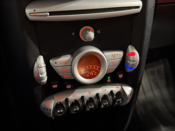 MINI Cooper 17 of 18
